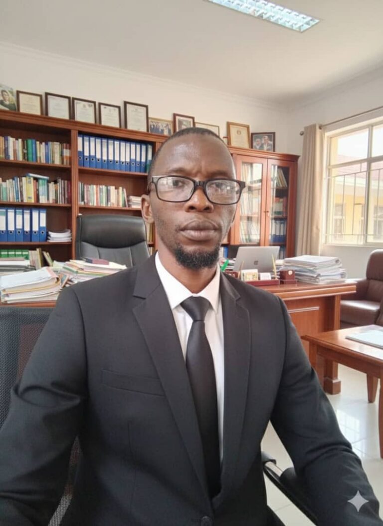 Pape Oumar Diatta auteur de : - Le déshonneur d'une République encagoulée -Les mystiques cendres de mon peuple