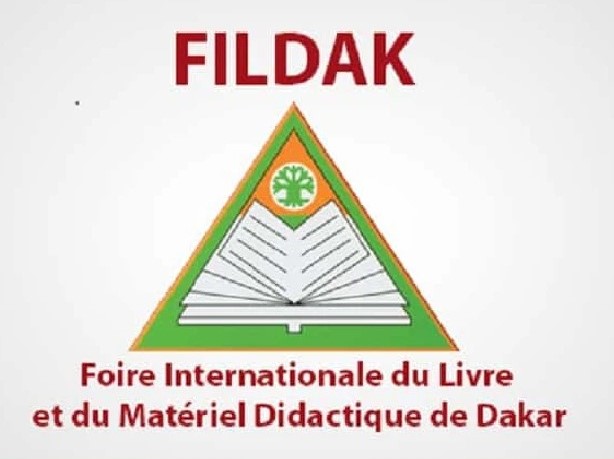 Bon ! Ils ont fait quoi pendant leur ECOFEST ? Ils ont chanté, ils ont dansé et comme il y avait un pupitre, ils ont fait des discours. A ce niveau le Premier ministre Ousmane SONKO les a quelque peu sauvés car son mot était d’une profondeur aussi enrichissante que galvanisatrice : « La culture, aujourd’hui se trouve confrontée à des pressions sans précédent. L’uniformisation culturelle, l’hégémonie de certains modèles exogènes et la marginalisation de nos langues et expressions locales menacent l’identité de nos peuples. Il est alors essentiel de protéger notre jeunesse de ces agressions culturelles. Nous devons les encourager à s’engager dans la préservation et la promotion de nos valeurs tout en cultivant leur créativité. »