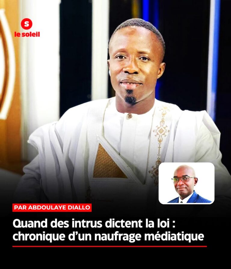 Le peuple sénégalais, longtemps floué par les tromperies des agents locaux de l’impérialisme, s’est toujours mis sur le chemin de sa Révolution. De 1960 à nos jours, les sacrifices sont énormes. Des hommes imbus d’excellentes intentions pour le Sénégal comme Mamadou Dia, le visionnaire, Valdiodio Ndiaye l’intrépide tribun qui osa défier De Gaulle, Ibrahima Sarr le défenseur courageux des travailleurs, ainsi que beaucoup de leurs camarades ont été emprisonnés et vidés de toute énergie pour les empêcher de mener le Révolution. Cheikh Anta Diop, le savant qui a passé sa vie à remettre en cause la falsification de l’histoire surtout en ce qui concerne l’Afrique, est mort de frustrations. Un plus jeune, Omar Blondin Diop a été assassiné dans les geôles de Senghor. D’autres ont perdu des situations prometteuses dans le combat contre l’impérialisme. Récemment, plus de 80 personnes sont mortes pour la même cause. D’autres ont perdu, qui sa jambe, qui son bras, qui son œil, qui sa virilité ou son travail. Un homme, un leader en qui se cristallisent tous les espoirs de ceux qui ont toujours rêvé à un Sénégal nouveau en a particulièrement souffert dans sa peau, dans son esprit et même dans son honneur. Ce dirigeant, dans le but de satisfaire les aspirations du peuple a accepté ce que qu’aucun dirigeant politique n’a accepté dans le monde : renoncer à se faire élire afin de porter son dauphin au pouvoir en battant une campagne extraordinaire pour lui et devenir son Premier ministre pour l’aider dans sa tâche. Voici qu’un nouveau régime à vocation révolutionnaire s’est installé avec une volonté nette d’opérer toutes les ruptures nécessaires à un changement systémique. S’il réussit, notre pays sera souverain sur tous les plans et deviendra un pays développé. Mais les choses ne sont pas faciles car le capitalisme international ne l’entend pas de cette oreille puisque, de toute évidence, cela ne les arrange pas que le Sénégal montre l’exemple à d’autres pays africains sans compter que le France y perdrait un chasse-gardé. Alors, pour briser l’élan révolutionnaire de notre nation, le capitalisme international instrumentalise des chouans locaux positionnés dans les médias nationaux. Ces vendus jettent dans la boue leur ennemi principal, Ousmane SONKO. Même quand le Sénégal gagne la coupe l’Afrique, on lui reproche de n’avoir pas distribué des terrains que le désordonné Macky Sall avait promis aux joueurs. On l’insulte ou le dénigre pour le déstabiliser. On invite sur les plateaux de la vermine haineuse que l’on va parfois chercher jusqu’en France, au Canada ou au Maroc où ils se sont enfuis. Alors, comment peut-on accepter qu’au moment où ces détracteurs aussi enrichis que Crésus par les détourneurs de deniers publics et de dettes cachées, nos médias gouvernementaux comme Le soleil et la RTS se mettent à faire la part belle à ces insulteurs pour des raisons d’un démocratisme aberrant. Ce n’est pas de la démocratie, c’est prêter le flanc. Le peuple a déjà fait la leçon à l RTS en rejetant son ambassadeur (un musicien) et une animatrice, tous kuluna. Pour Le soleil, le forfait est moins flagrant pour le peuple, car tout le monde ne lit pas. Justement, rares, certainement, sont ceux qui lisent Le soleil digital, mais nombreux sont ceux qui, en scrollant, ont l’attention attirée par les images qu’on nous montre. Et, sachant qu’un journaliste, mieux que quiconque, sait mesurer la force de l’image de par son pouvoir de séduction ou de manipulation, par sa faculté de susciter des émotions, un portrait d’illustration n’est jamais choisi de façon fortuite. L’image frappe dès la première vue et formule une idée, des sentiments, une émotion, entre autres qu’elle dépose durablement dans la mémoire. « J’apprends, j’oublie, je vois je retiens.» Disent les Chinois. Alors, pour quelle raison, Le soleil qui vit largement de nos impôts, a-t-il affiché cette photo si avantageuse de Abdou Nguer. Hier, Badara Gadiaga, aujourd’hui Abdou Nguer en mode présidentiable ? A quelle fin ? Le soleil, cherche-t-il un opposant à Sonko puisqu’il en manque de vrais dans le landerneau politique sénégalais ? On se rappelle que Jacques Chirac, disait-on, avait obtenu énormément de suffrages chez les femmes, en 1995, parce qu’il portait beau. Cette photo présente cet insulteur public comme un homme lisse, serein, responsable, et séduisant. De plus, la photo, lavée, cirée, nous renvoie l’image de quelqu’un qui en sait beaucoup. On dirait un sage érudit ou un professeur d’université. Pourquoi promouvoir Abdou Nguer par l’image ? Il serait en campagne électorale pour une présidentielle que cette photo serait son emblème gagnant. Chers agents de la RTS et du journal Le soleil, le peuple qui a mené les batailles pour la Révolution ne vous donne point pour mission de faire du démocratisme. On attend simplement de vous, un accompagnement déterminé de la politique gouvernementale. Et, puisque jusqu’ici, le gouvernement est dirigé par le Premier ministre Ousmane SONKO, c’est de la trahison nationale que d’aduler ceux qui veulent sa perte. A bon entendeur, BRAVO les LIONS du Sénégal. Vous avez rendu à l’Afrique des justes, toute sa dignité. Mbegan Koddu